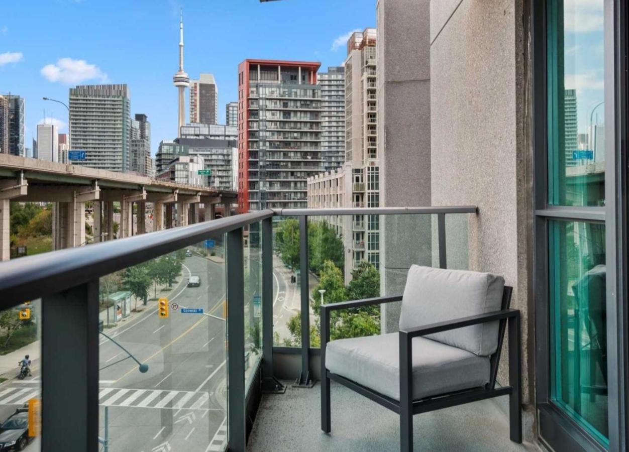 Cn Tower View With Free Parking, Pool, & More Amenities Toronto Exteriér fotografie