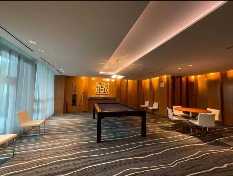 Cn Tower View With Free Parking, Pool, & More Amenities Toronto Exteriér fotografie