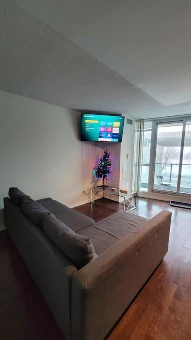 Cn Tower View With Free Parking, Pool, & More Amenities Toronto Exteriér fotografie