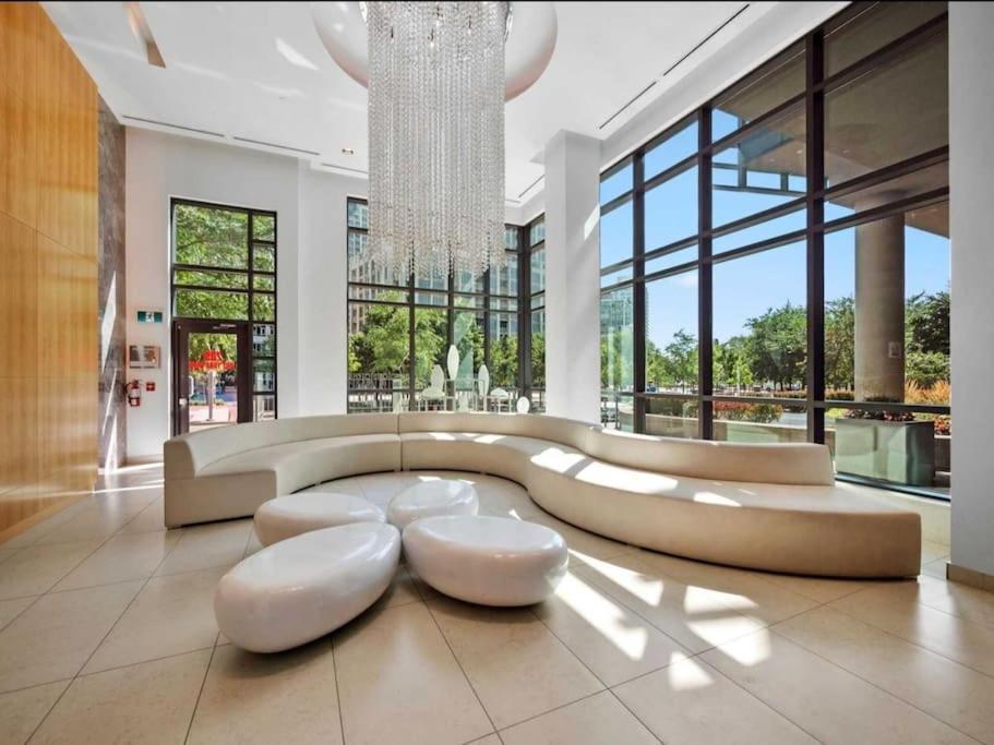 Cn Tower View With Free Parking, Pool, & More Amenities Toronto Exteriér fotografie