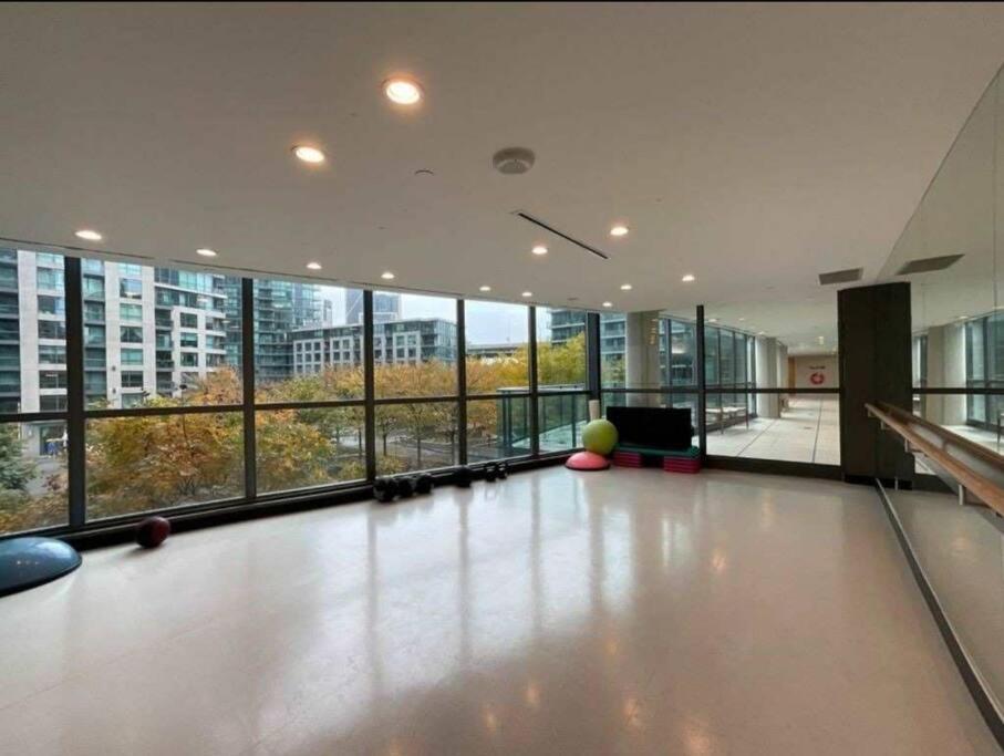 Cn Tower View With Free Parking, Pool, & More Amenities Toronto Exteriér fotografie