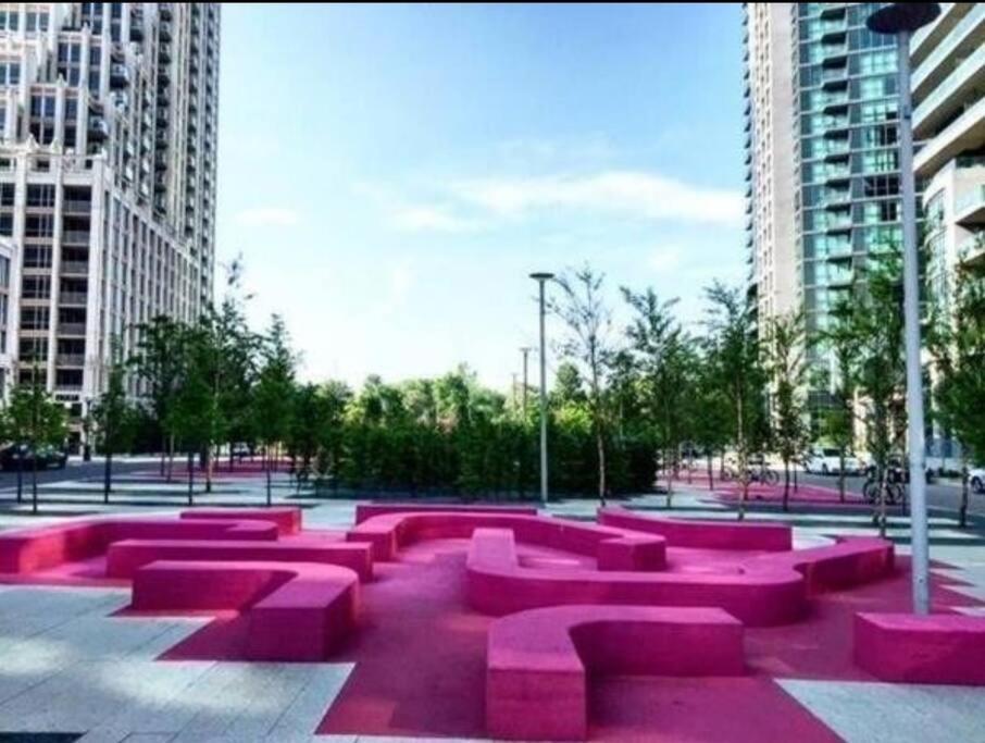 Cn Tower View With Free Parking, Pool, & More Amenities Toronto Exteriér fotografie