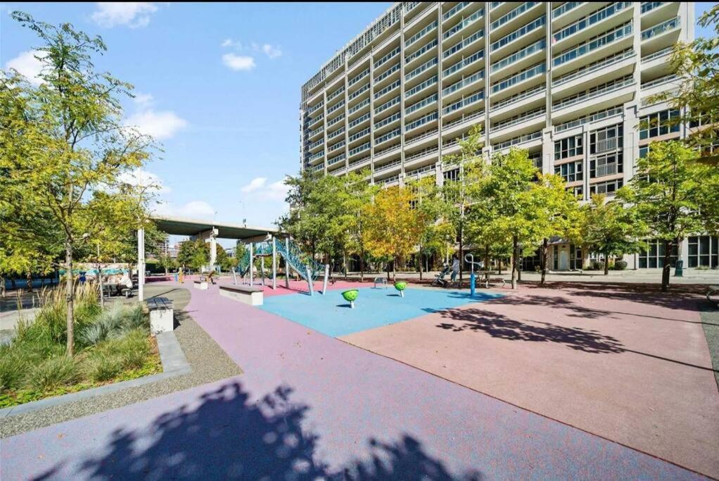 Cn Tower View With Free Parking, Pool, & More Amenities Toronto Exteriér fotografie