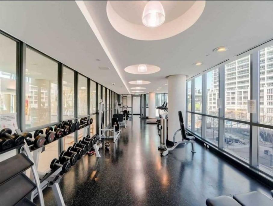 Cn Tower View With Free Parking, Pool, & More Amenities Toronto Exteriér fotografie