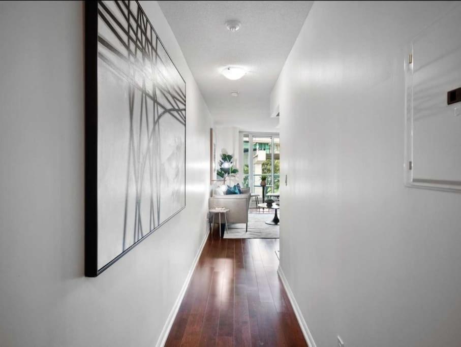 Cn Tower View With Free Parking, Pool, & More Amenities Toronto Exteriér fotografie