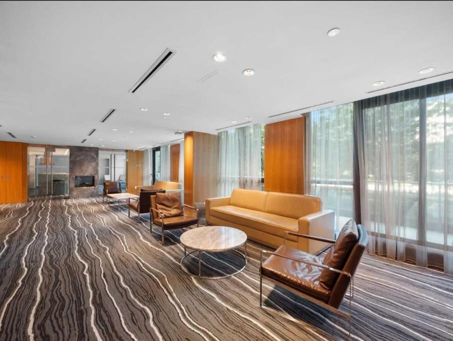 Cn Tower View With Free Parking, Pool, & More Amenities Toronto Exteriér fotografie